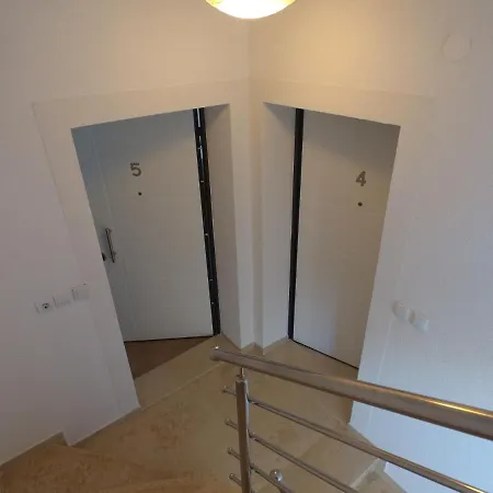 Miki Apartment *