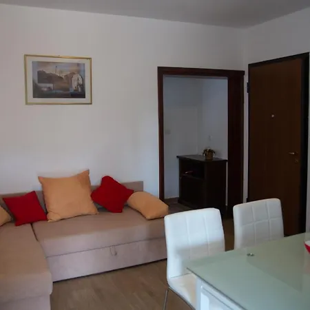 Miki Apartment *